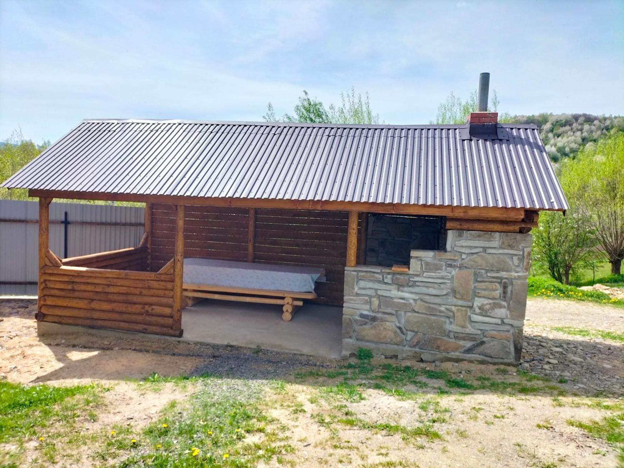 "Бджілка" І " Садиба Для Відпочинку" Lyuta Exterior photo